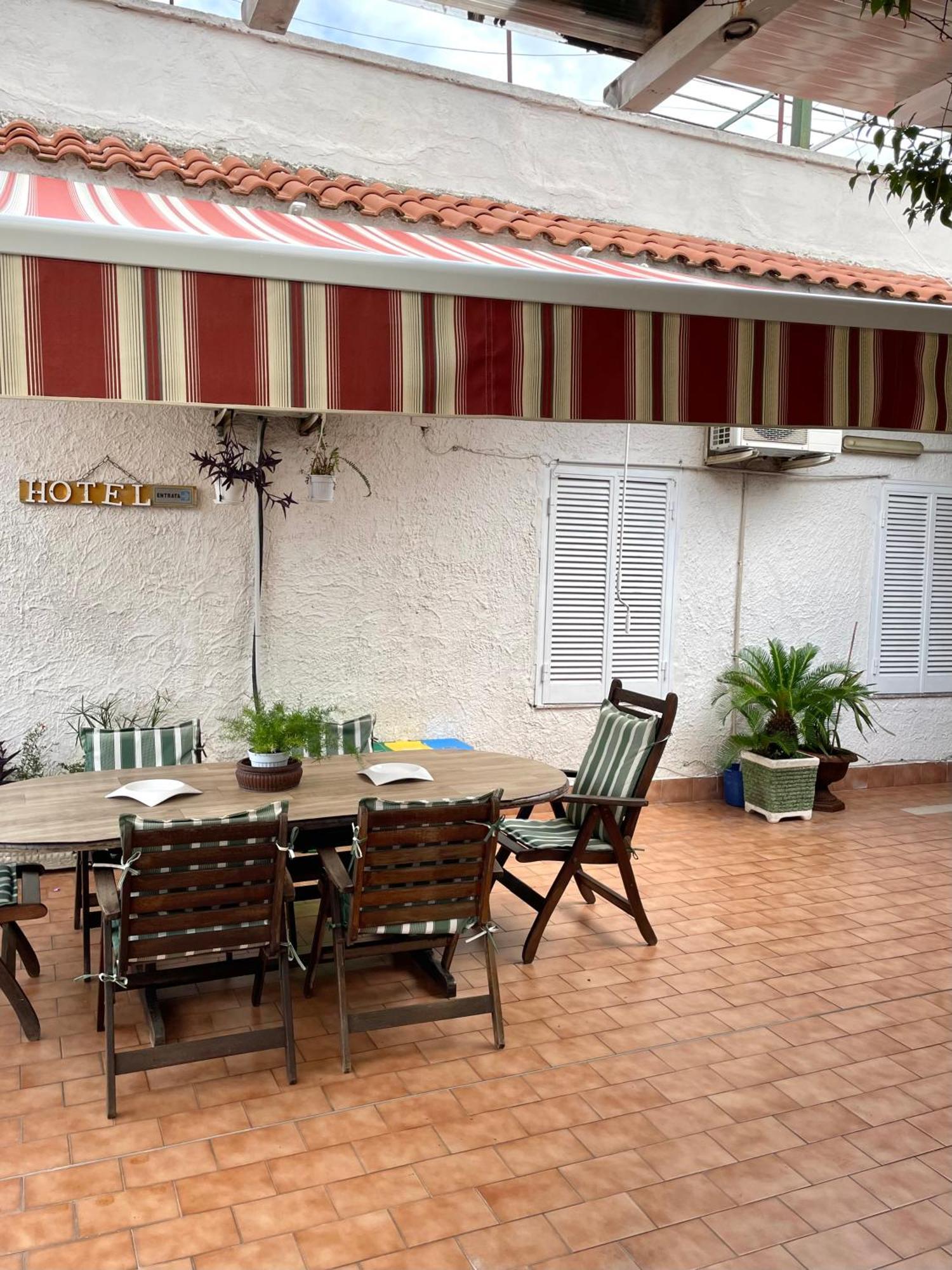 Hotel Cappuccetto Rosso Lusciano Luaran gambar